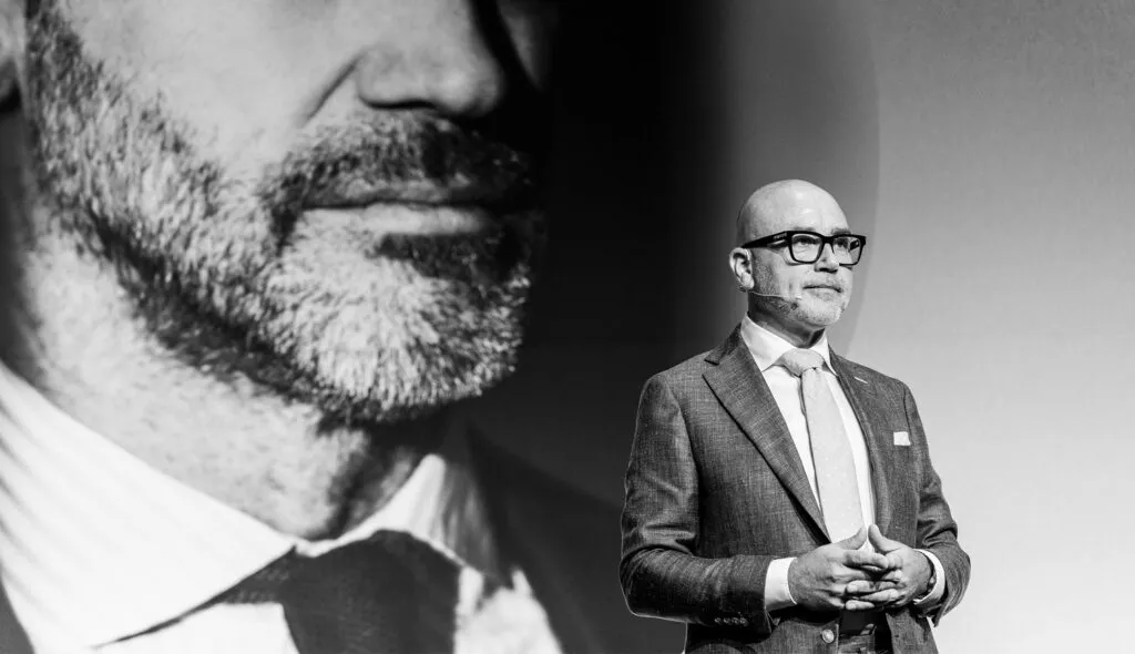 Straight Line Leadership coach geeft een presentatie