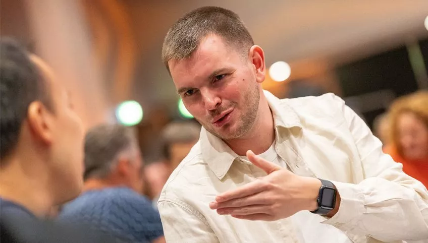 mannen communiceren met elkaar